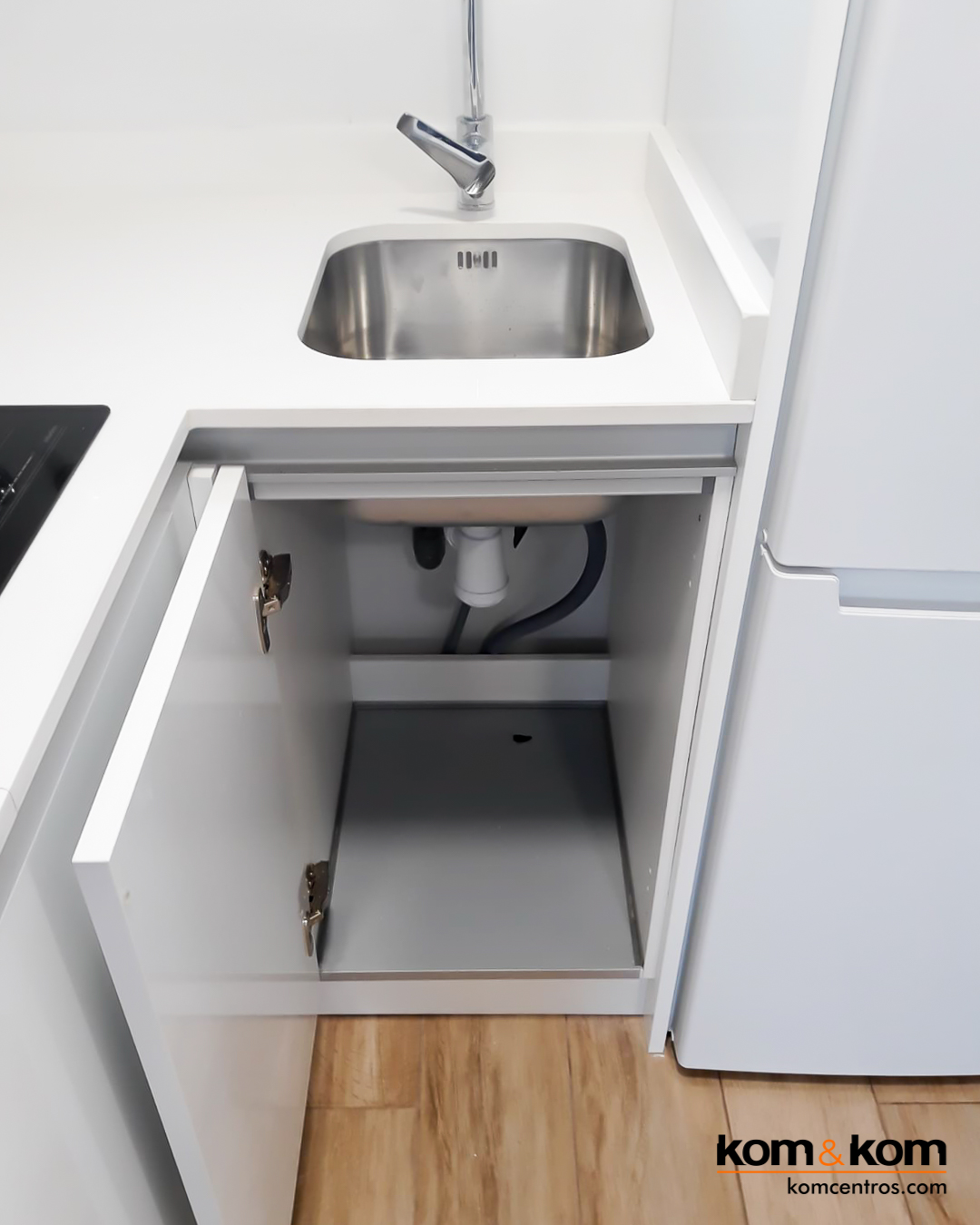 Cocina total White en piso de Benidorm